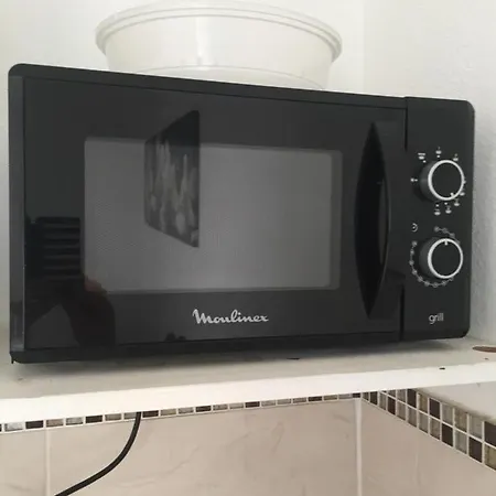 Studio Apartment *